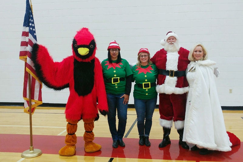 Riverdale Elementary hosts Santa, helpers - The Tidewater News | The ...